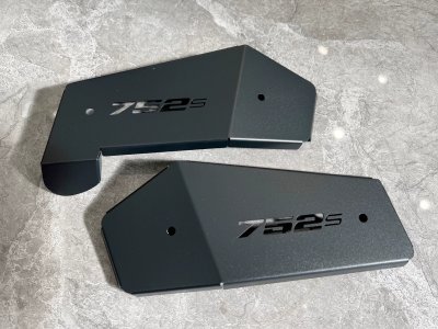 Benelli 752s radiator side panels black (pair)